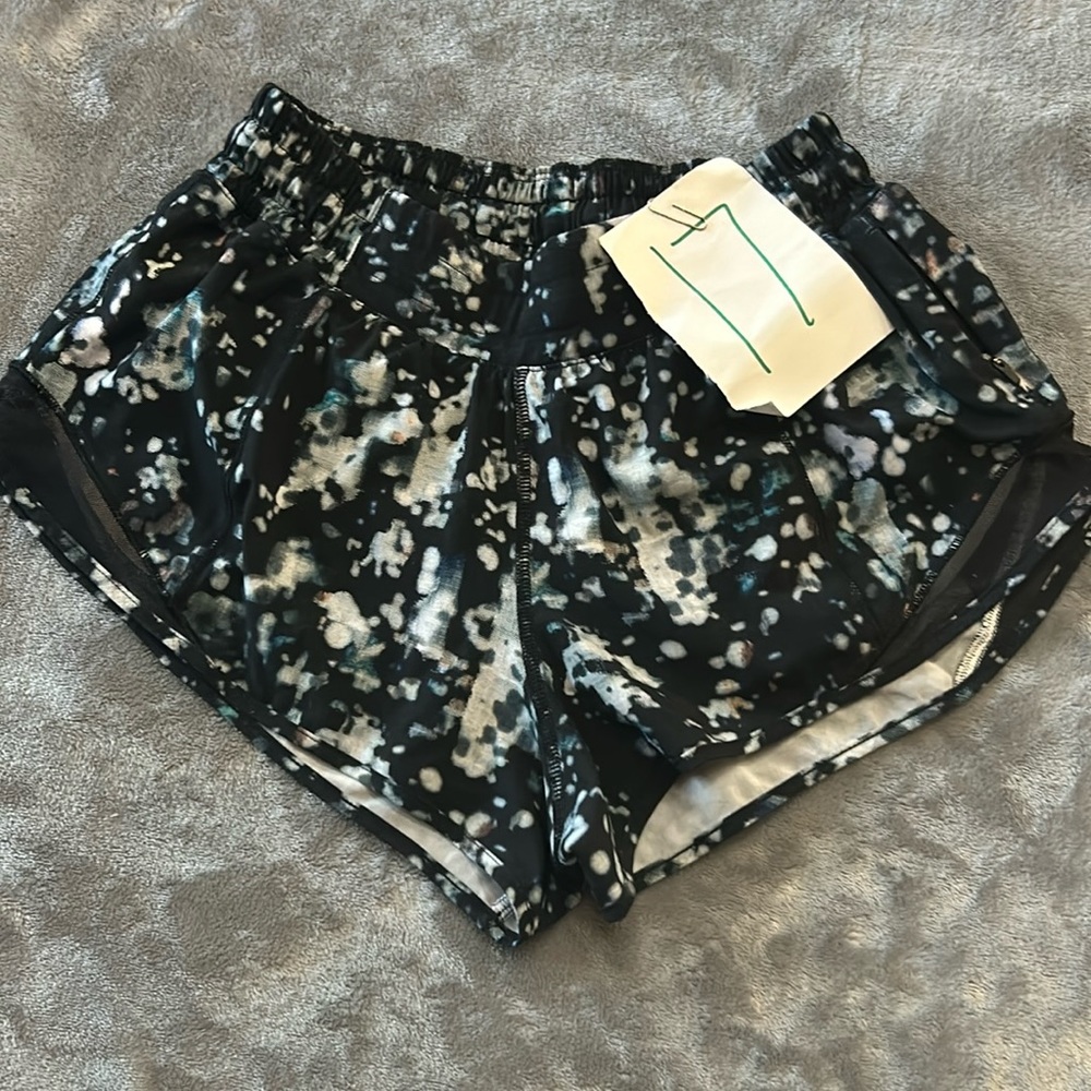 Lululemon size 4 hottie hot shorts